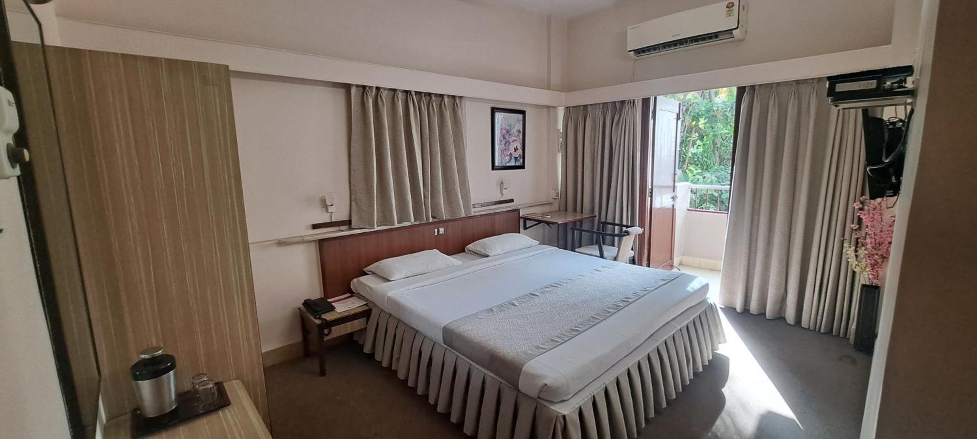 Hotel Swaroop Pune Eksteriør billede