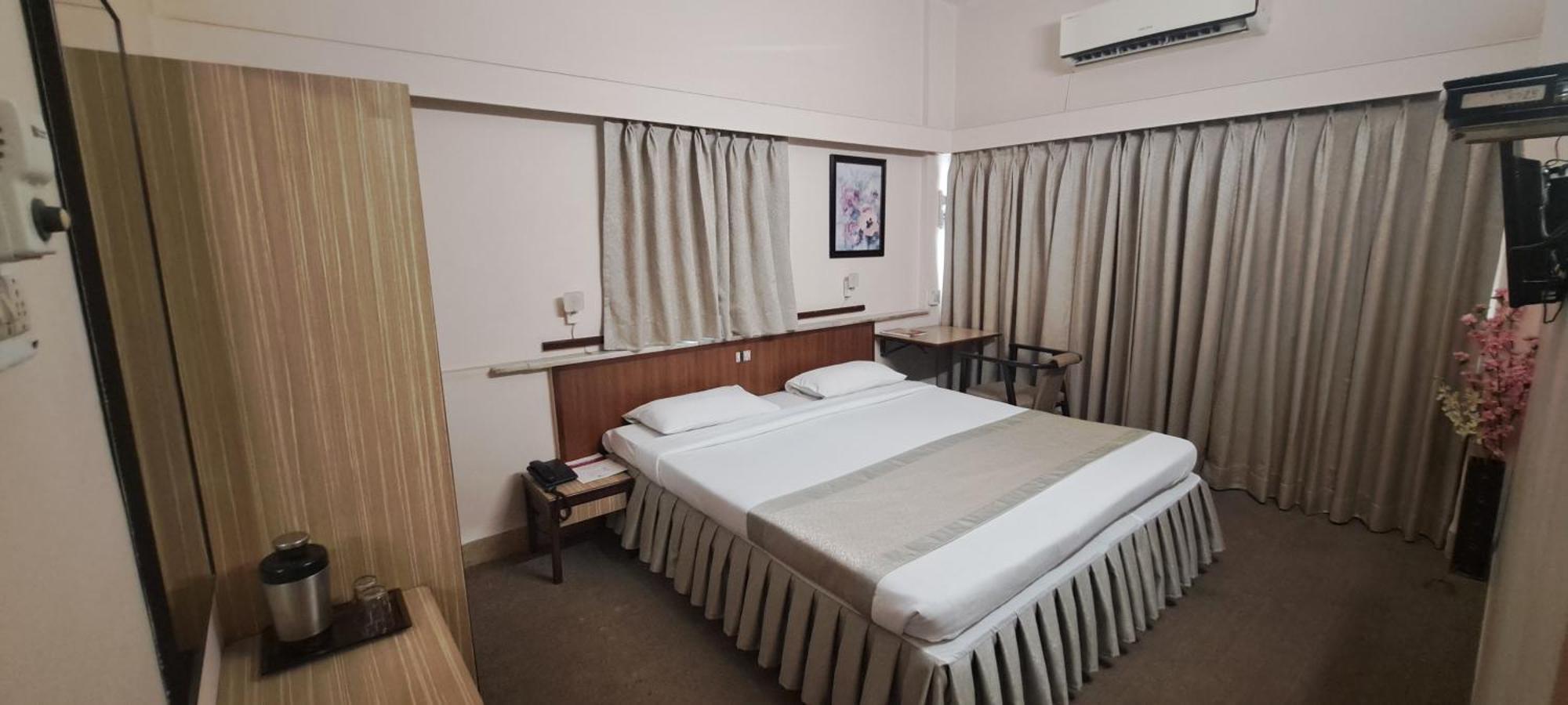 Hotel Swaroop Pune Eksteriør billede