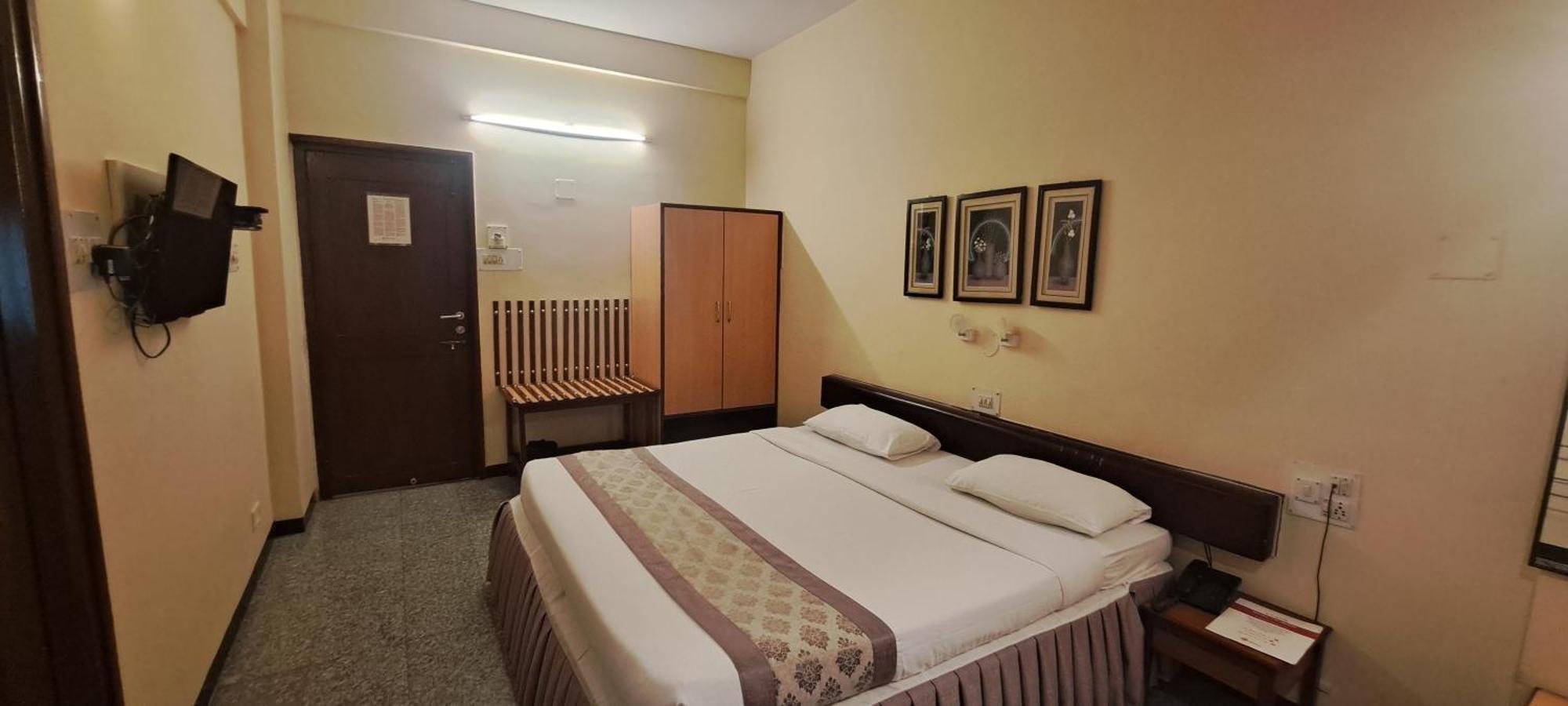 Hotel Swaroop Pune Eksteriør billede