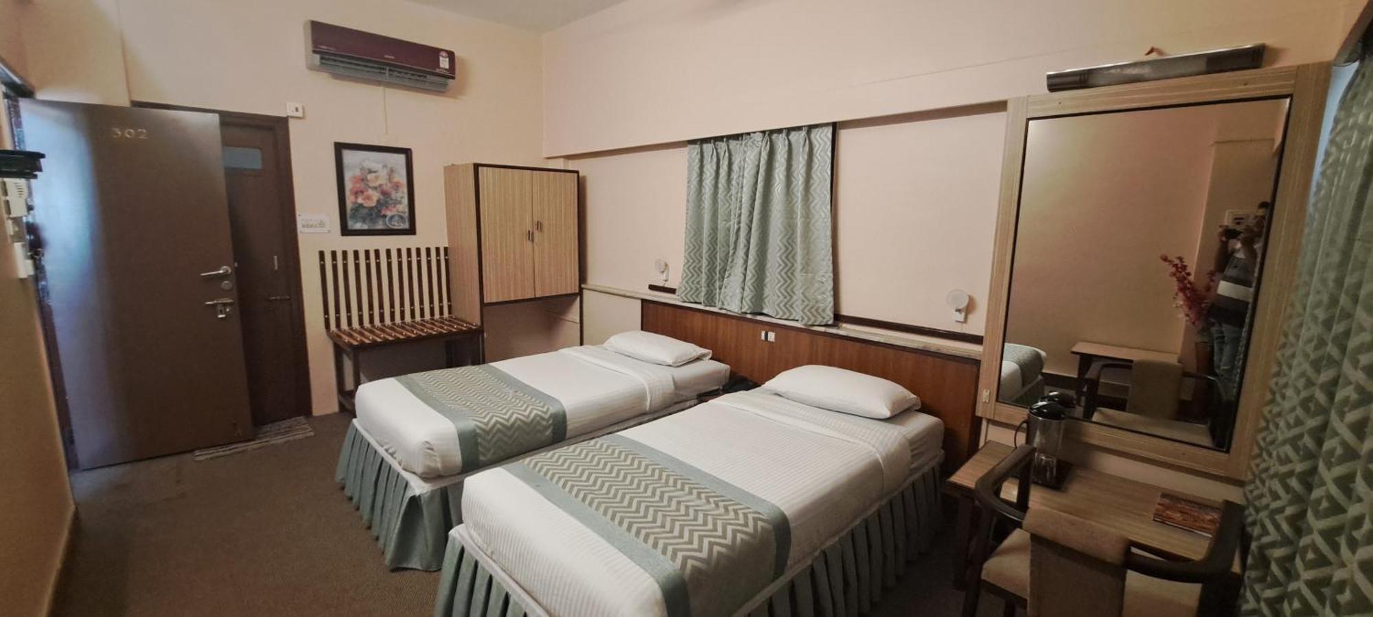 Hotel Swaroop Pune Eksteriør billede